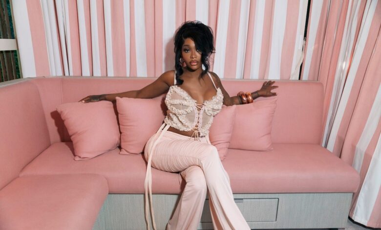 Summer Walker Turns The Spotlight On Black Women Entrepreneurs With “Buy Black Women Sh*t” – Essence Summer Walker Turns The Spotlight On Black Women Entrepreneurs With “Buy Black Women Sh*t” – Essence